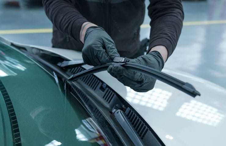Escobillas del coche: cómo cuidarlas cuando sopla la calima
