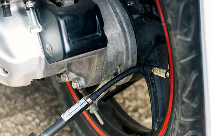 Presión de gomas de moto: lo que necesitas saber para rodar seguro
