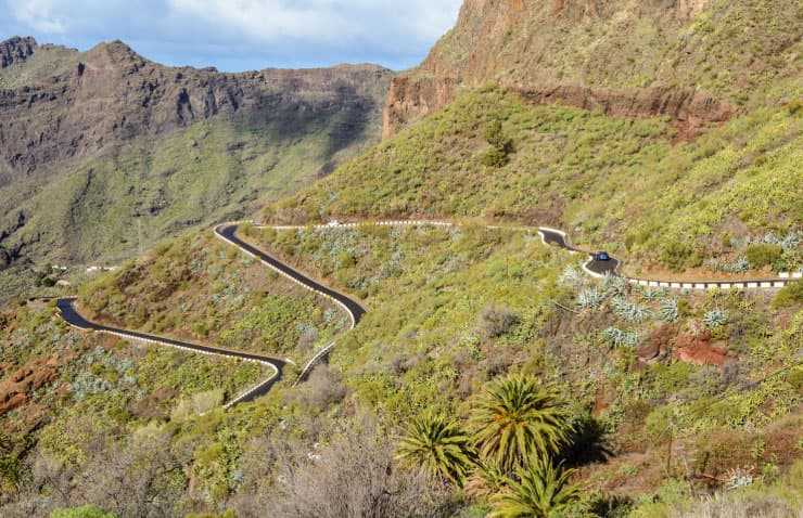 Mantenimiento de frenos en carreteras montañosas: guía para subir al Teide sin riesgos